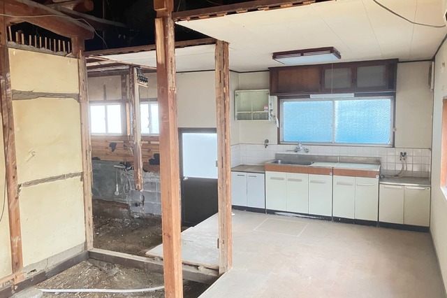 キッチンと和室の壁を撤去、LDKへ変更する予定！の画像