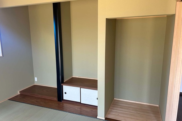床の間の横は、以前から使用している叔父が作ってくれた仏壇の大きさに合わせて作りました。の画像